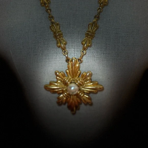 SOLD Vintage. 1972 Mimi Di N - Runway Necklace - Picture 5 of 15